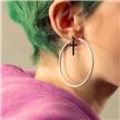 cartilage piercing s řetízkem