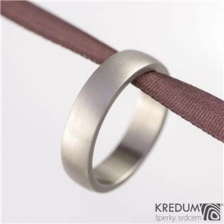 Dámský kovaný titanový prsten matný