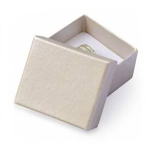 Dárková krabička na prsten nebo náušnice smetanová
