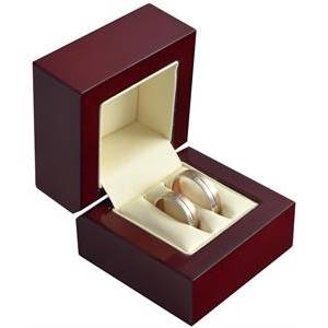 Dřevěná dárková krabička na snubní prsteny