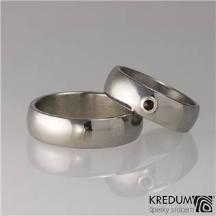 Kované ocelové snubní prsteny s Granátem - pár