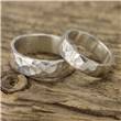 Stříbrný kovaný snubní prsten