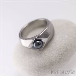 Kovaný nerezový prsten Gracia steel s černou perlou