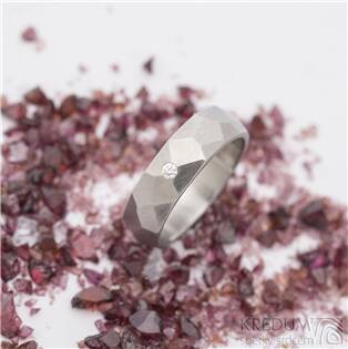 Kovaný ocelový prsten Rock matný, diamant 1.7 mm, vel. 52