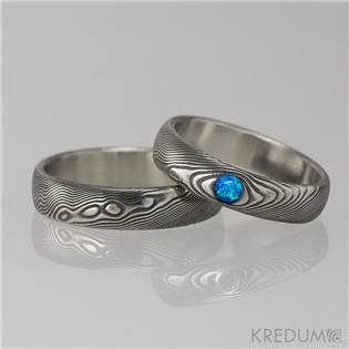 KS1001-OP Dámský snubní prsten damasteel PRIMA s opálem