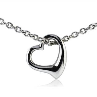 Ocelový náhrdelník s přívěskem ve tvaru srdíčka