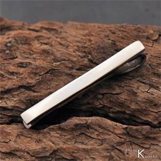 Ručně kovaná kravatová spona Reflex lesklá