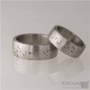 Ručně kované ocelové prsteny Klasik s ražbou - pár