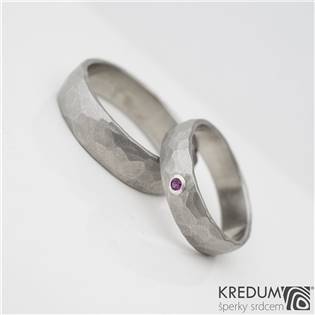 Ručně kované ocelové prsteny Natura Rubín - pár