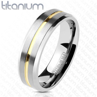 Snubní prsten titan, zlatá linka, šíře 6 mm, vel. 52