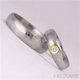 Snubní prsteny Damasteel Moissanite ve žlutém zlatě - pár