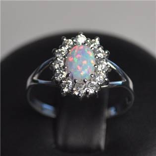 Stříbrný prsten - světlý opál a zirkony