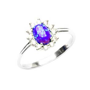 Stříbrný prsten s fialovým opálem a zirkony, vel. 53