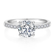 stříbrný zásnubní prsten s kulatým moissanitem 