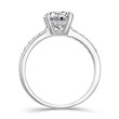 stříbrný zásnubní prsten kulatý moissanit 