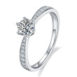 stříbrný zásnubní prsten kulatý moissanit  