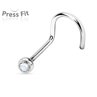 Zahnutý piercing do nosu