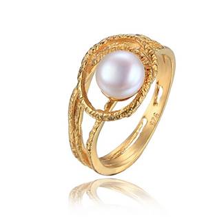 Zlacený stříbrný prsten s přírodní perlou
